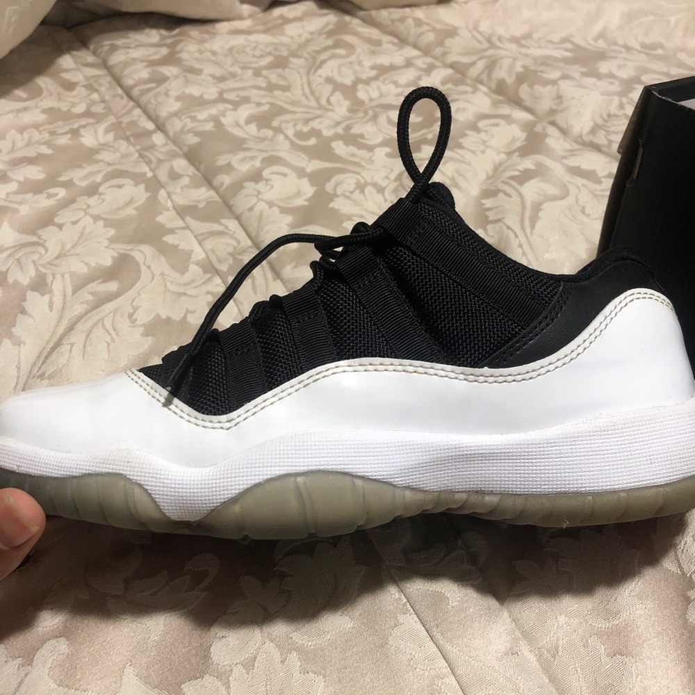 Retro Air Jordan 11 Tuxedo